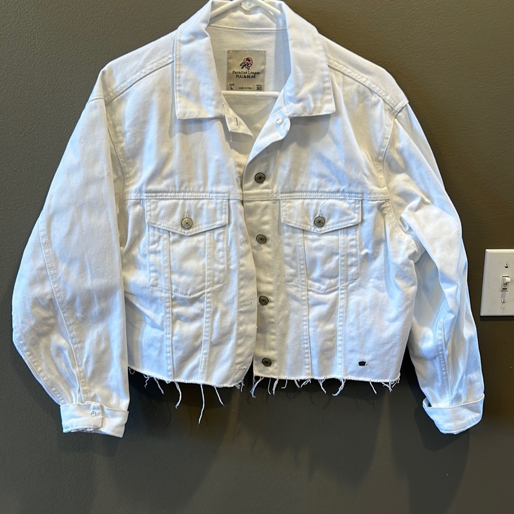 Pull & Bear white cropped denim jacket size large